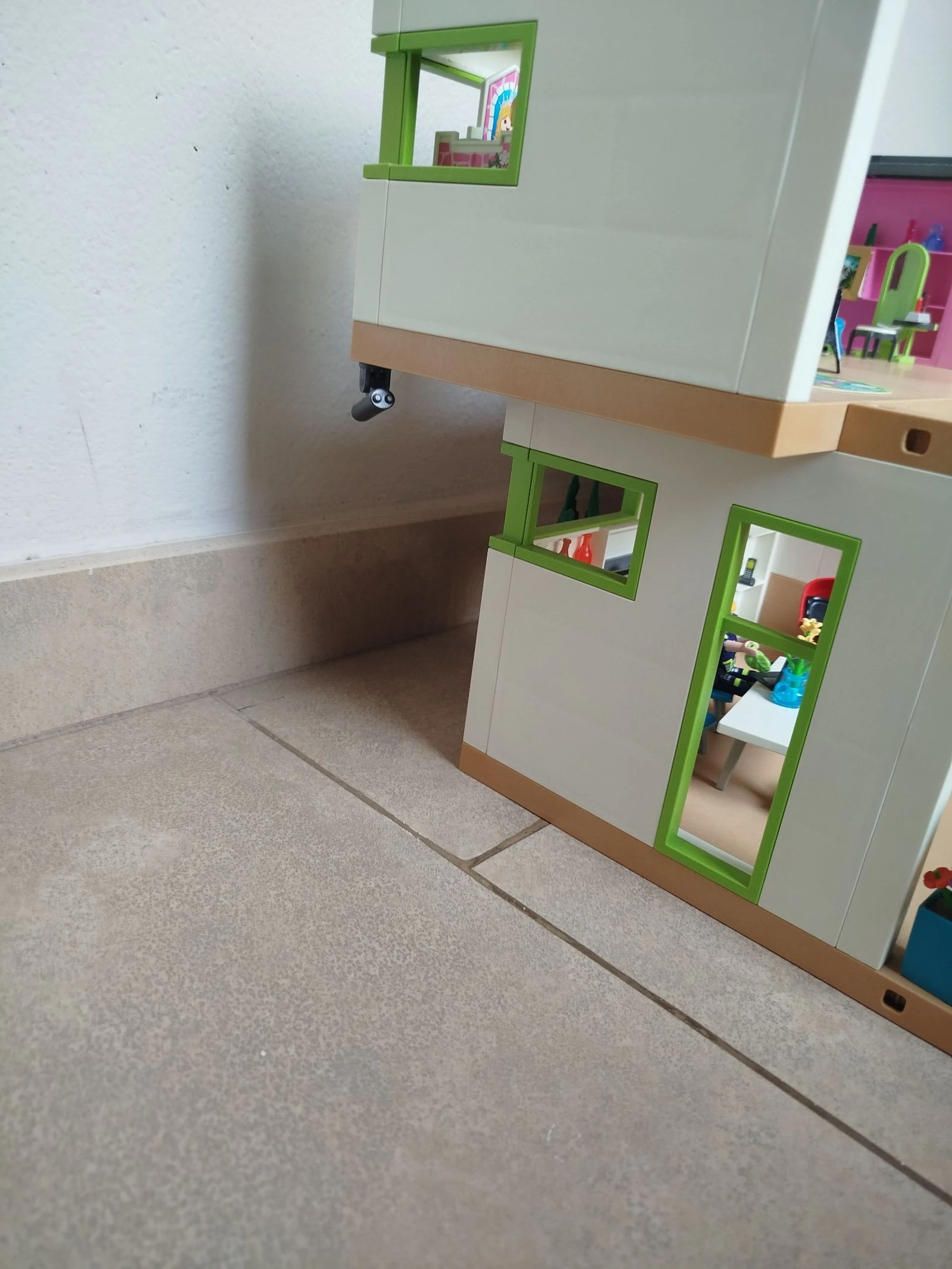 Casa Playmobil grande com móveis, figuras e acessórios – Completa – photo 9